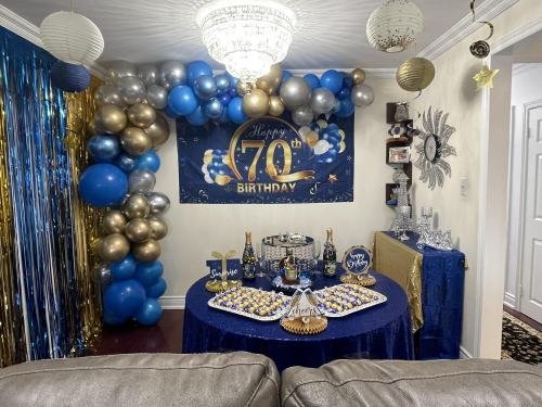 blue-and-gold-garland