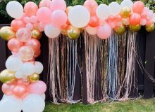 Balloon Garland-Over-Backyard-Fence-With-Foil-Shimmer-Backdrop