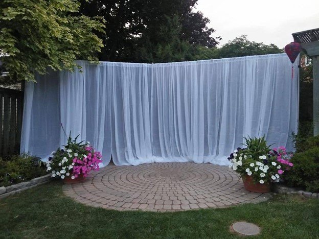 Backyard wedding decor